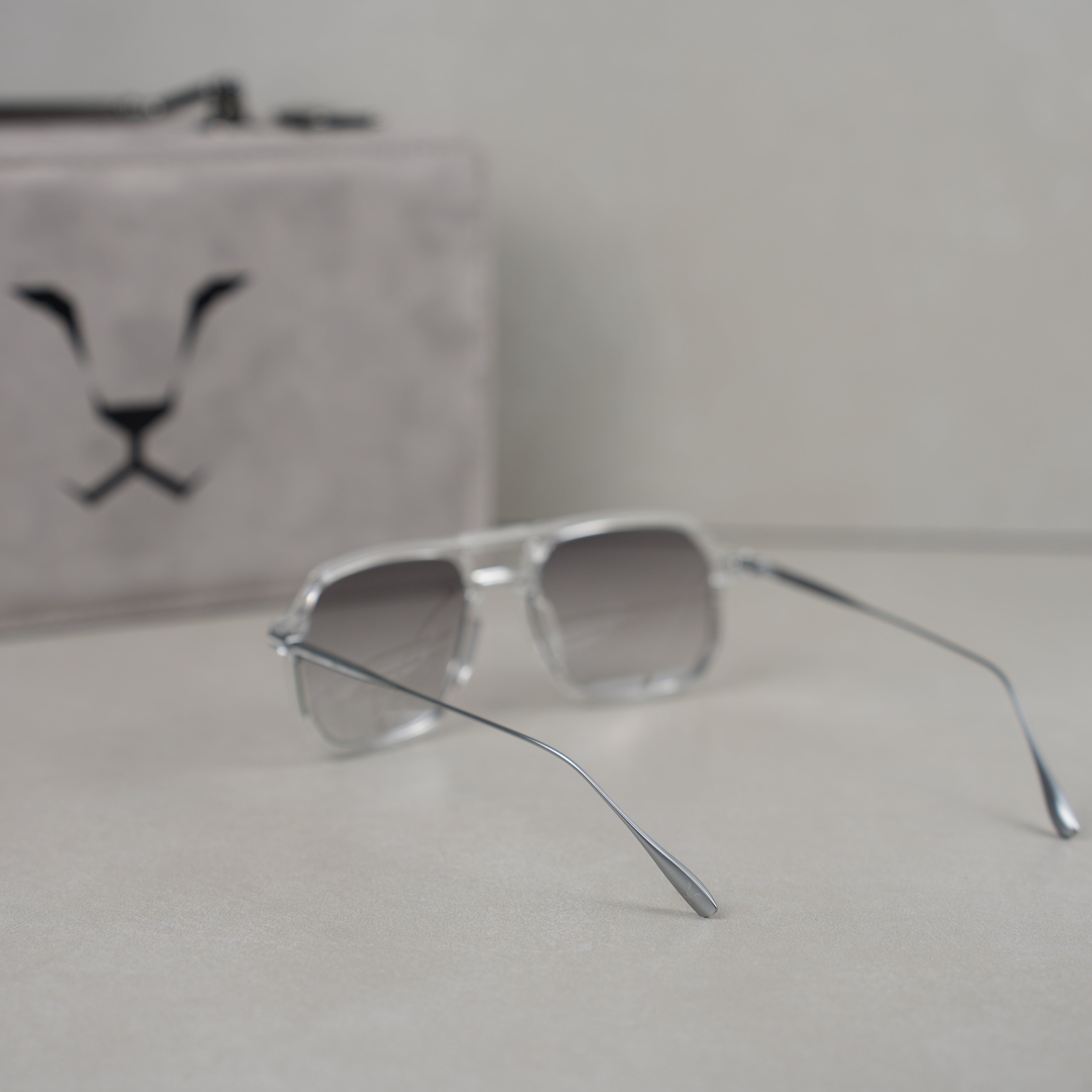 SNOW WHITE RAHEEB ( GLOSSY ) .. كريستال وايت رهيب