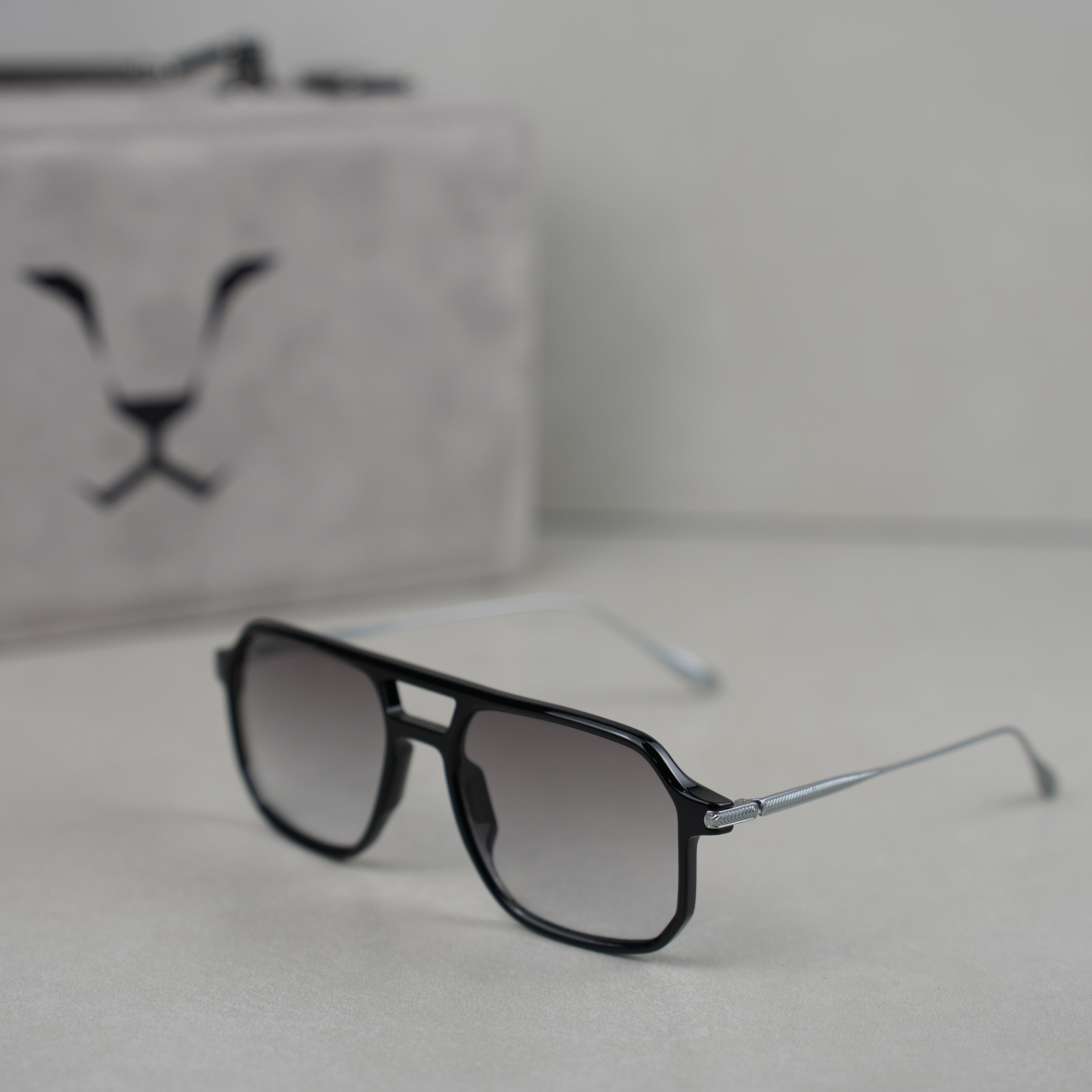 EXOTIC BLACK RAHEEB ( GLOSSY ) .. اكزوتك بلاك رهيب