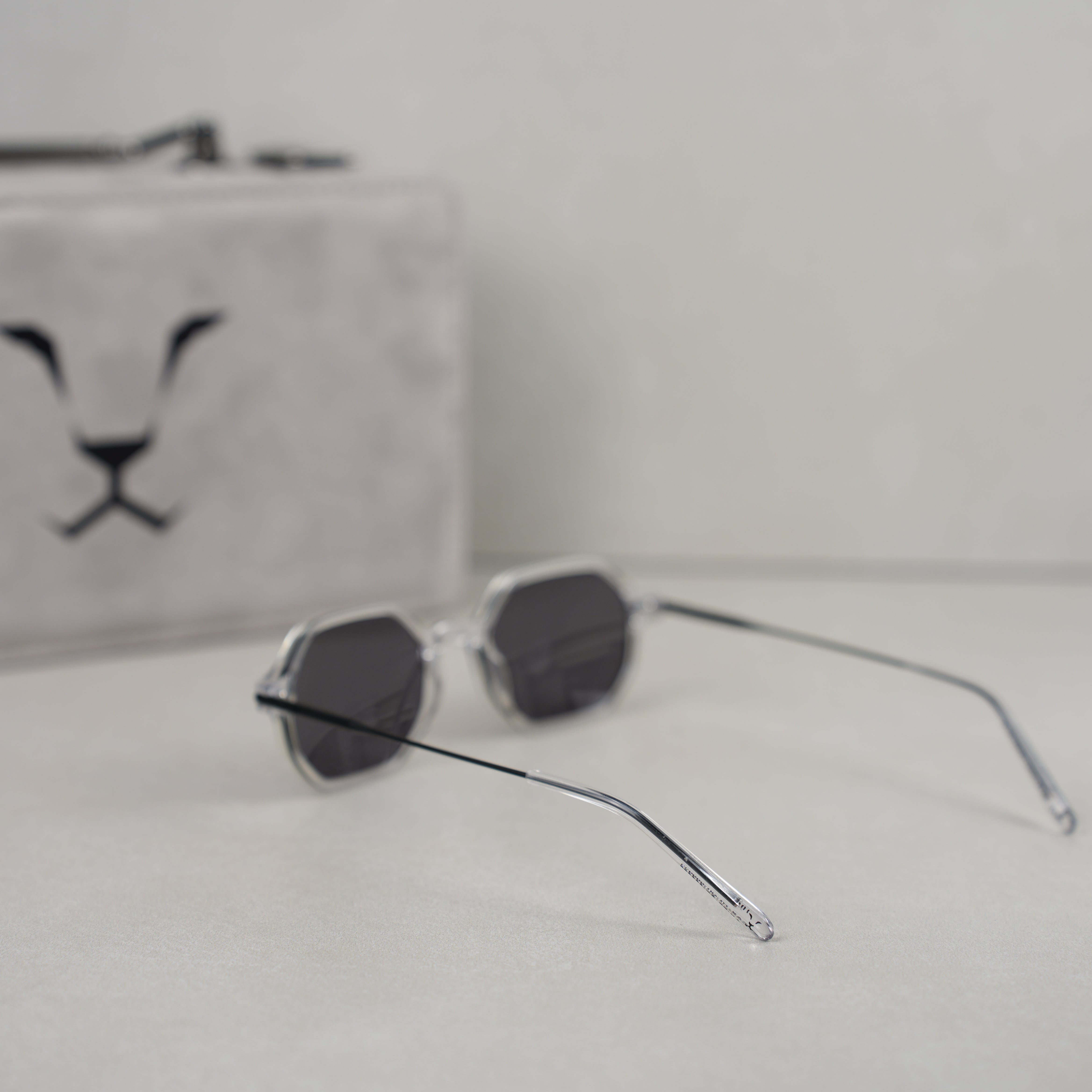 SNOW WHITE AJEEB ( GLOSSY ) .. سنو وايت عجيب