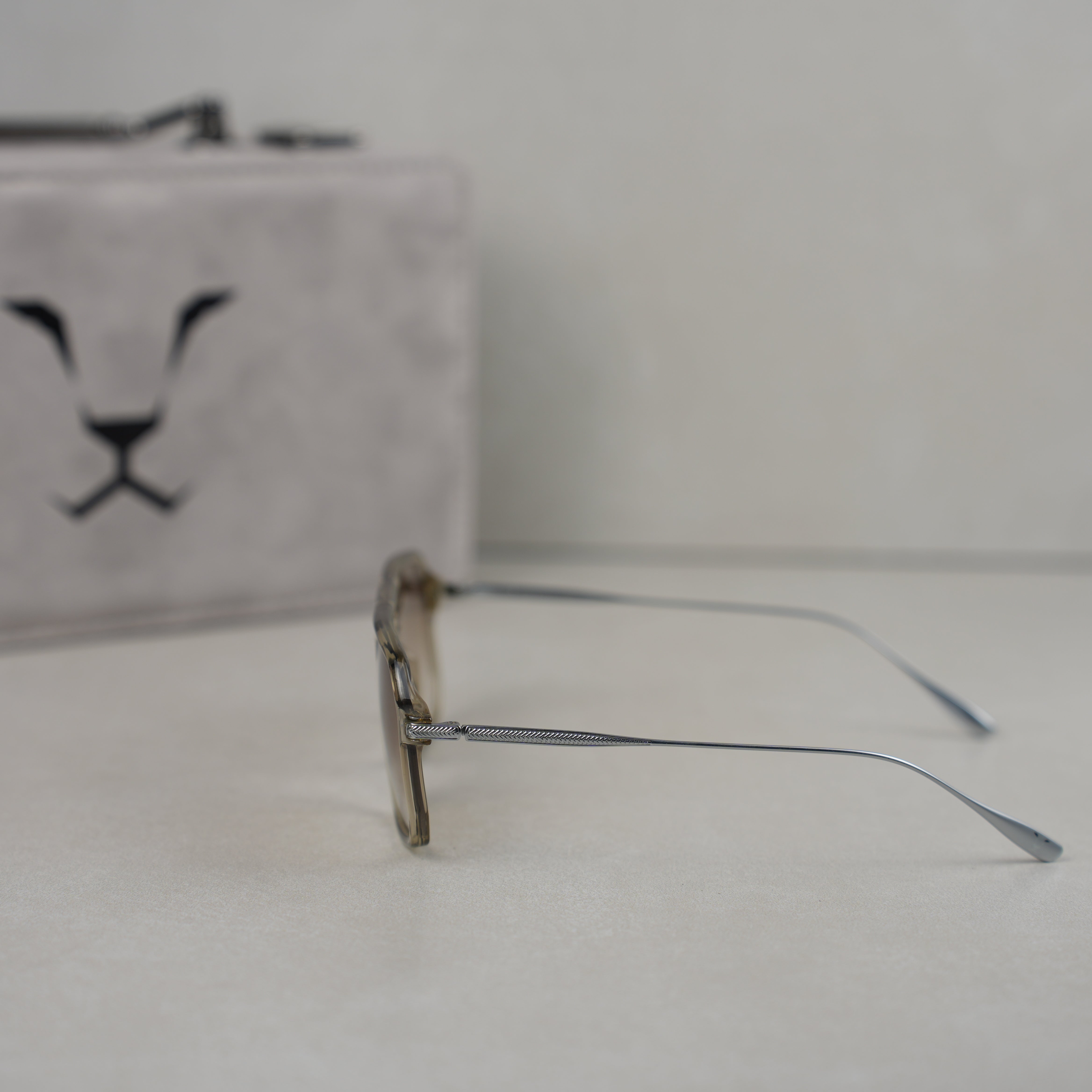 CLASSIC BROWN RAHEEB ( GLOSSY ) .. كلاسك براون رهيب