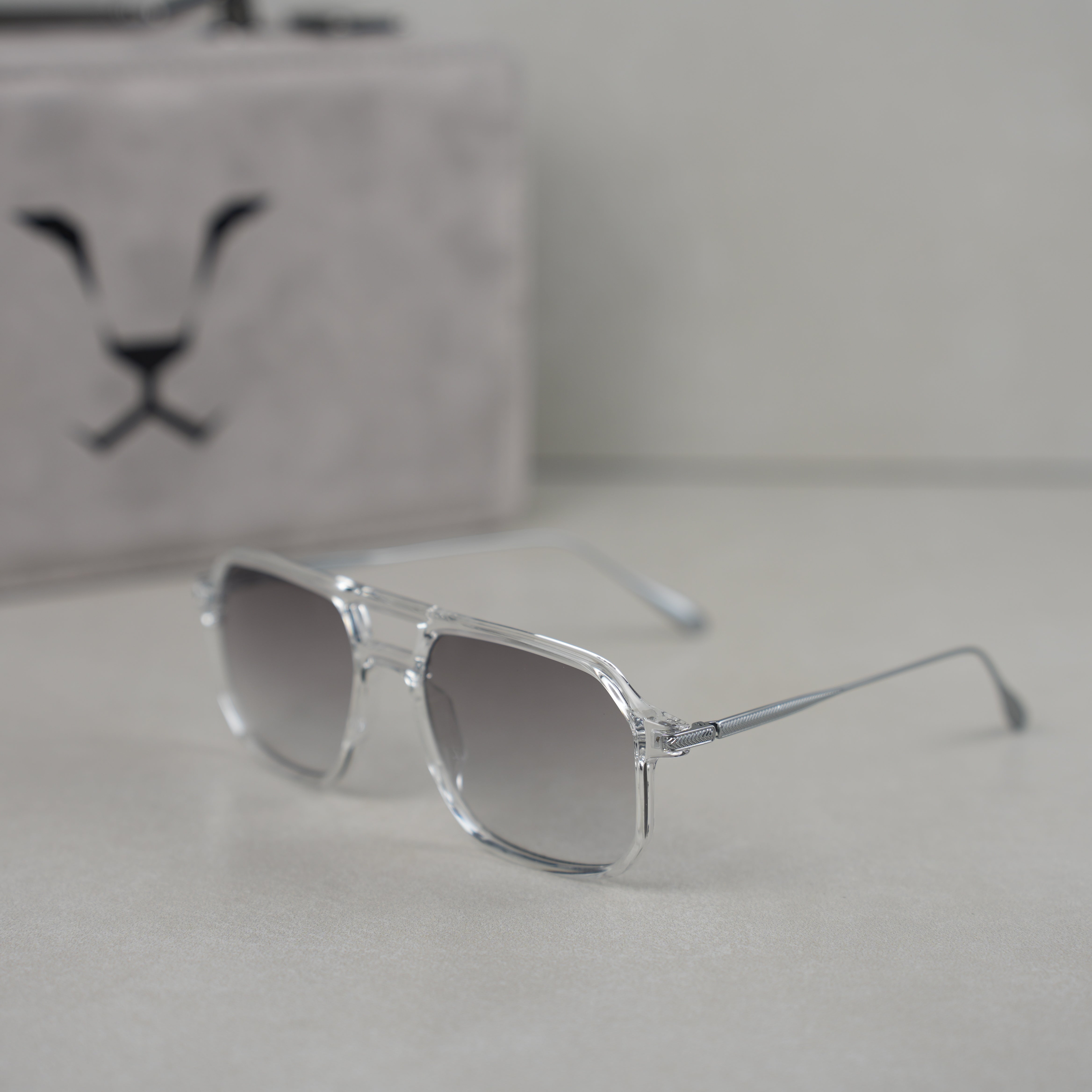 SNOW WHITE RAHEEB ( GLOSSY ) .. كريستال وايت رهيب