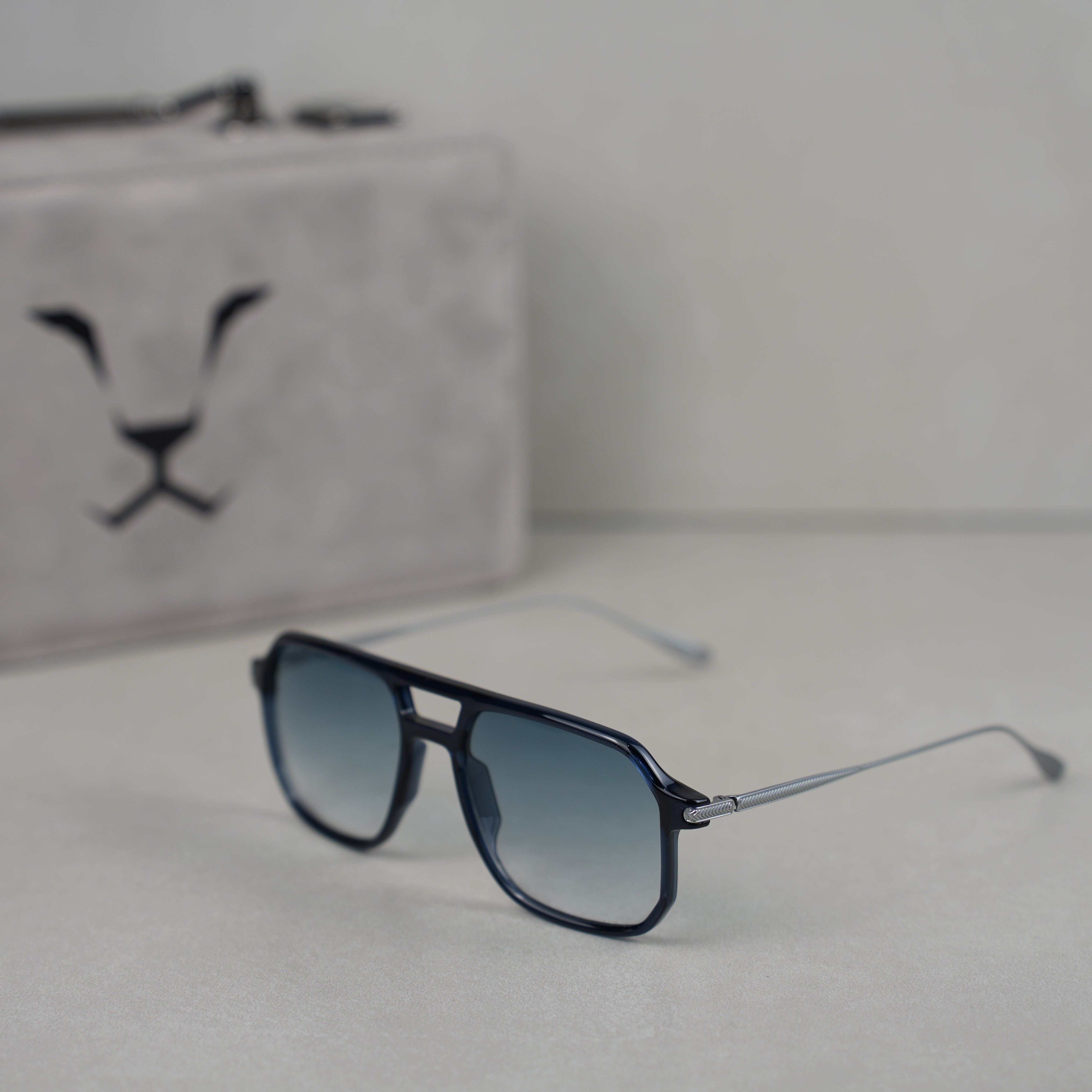 MAJESTIC BLUE RAHEEB ( GLOSSY ) .. مجستك بلو رهيب