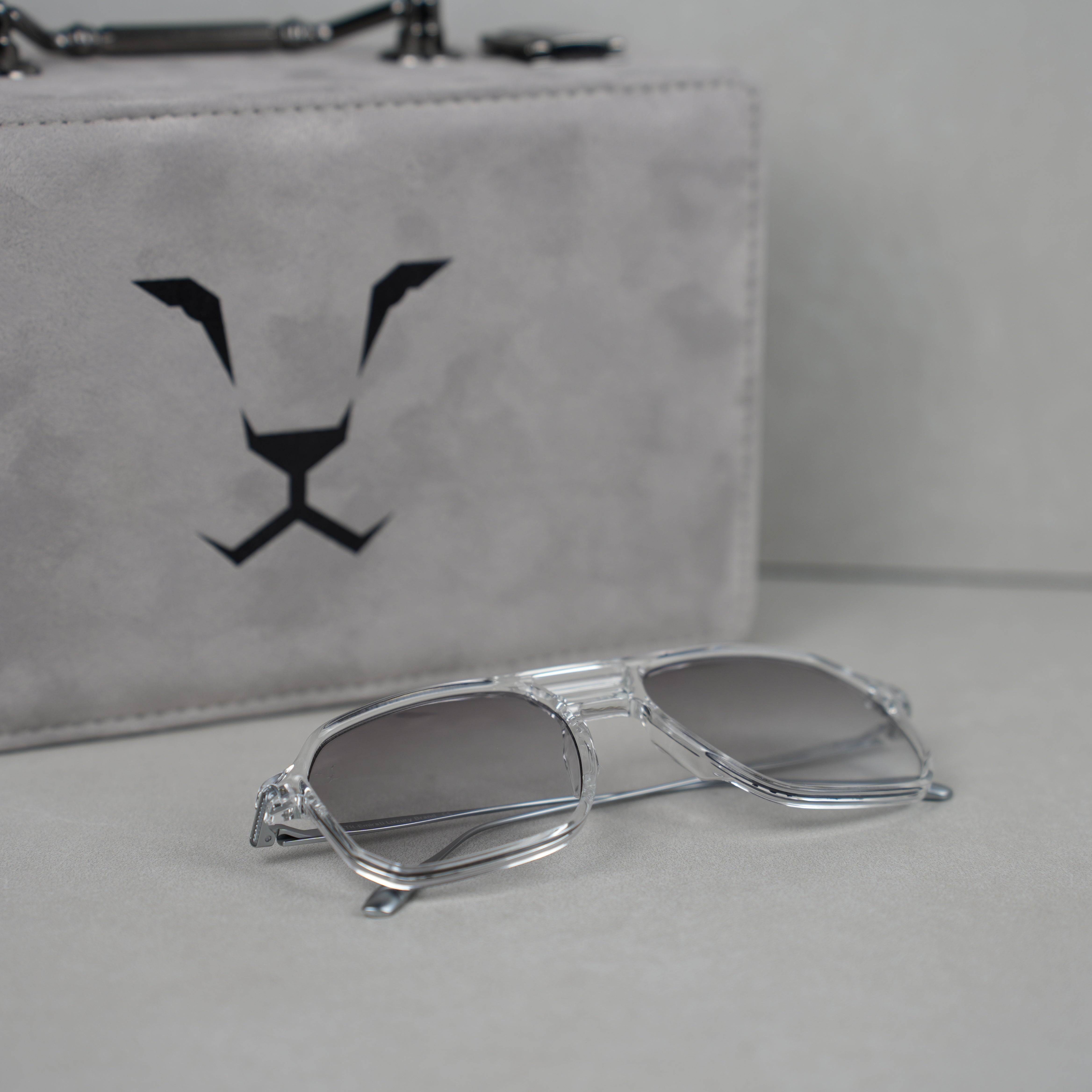 SNOW WHITE RAHEEB ( GLOSSY ) .. كريستال وايت رهيب