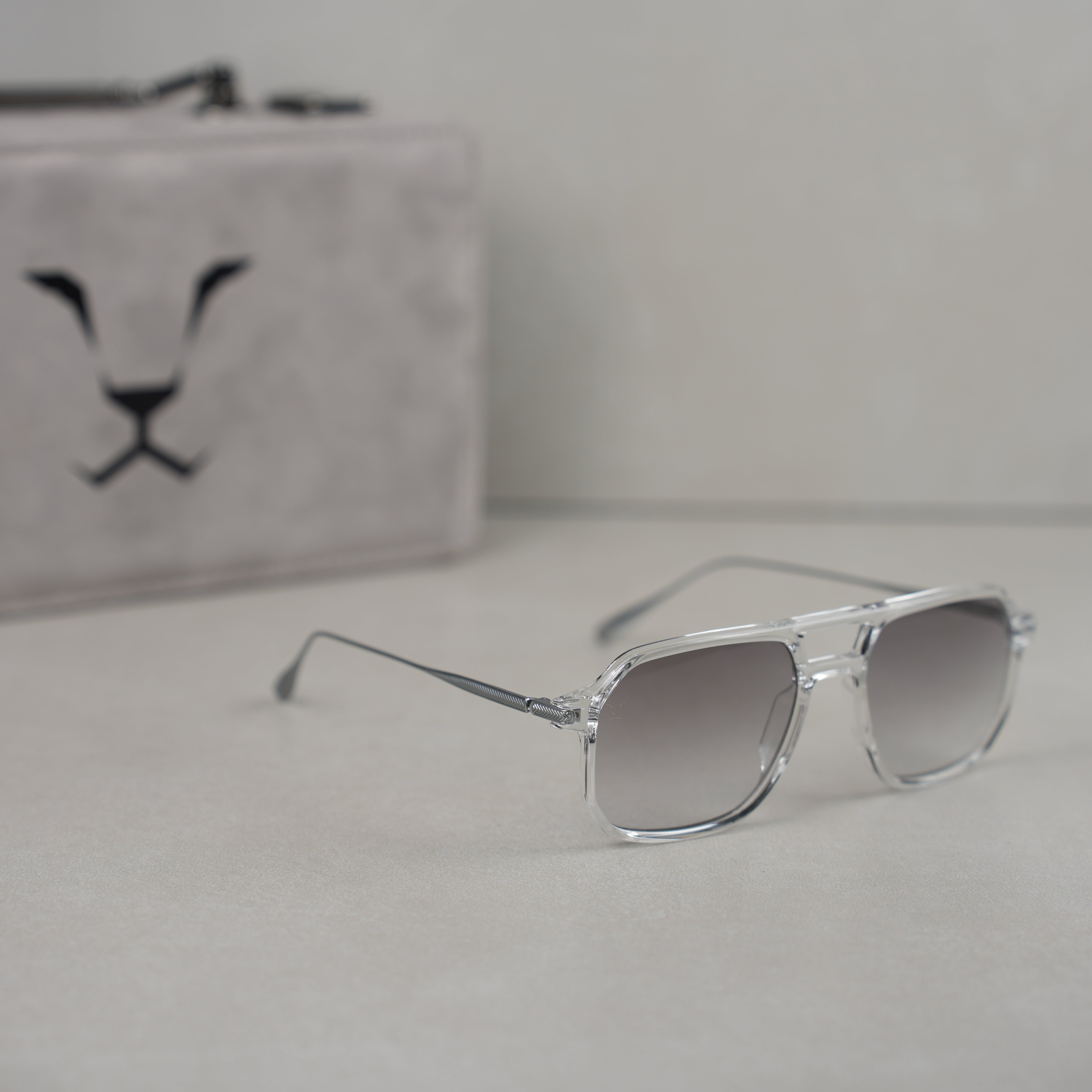 SNOW WHITE RAHEEB ( GLOSSY ) .. كريستال وايت رهيب