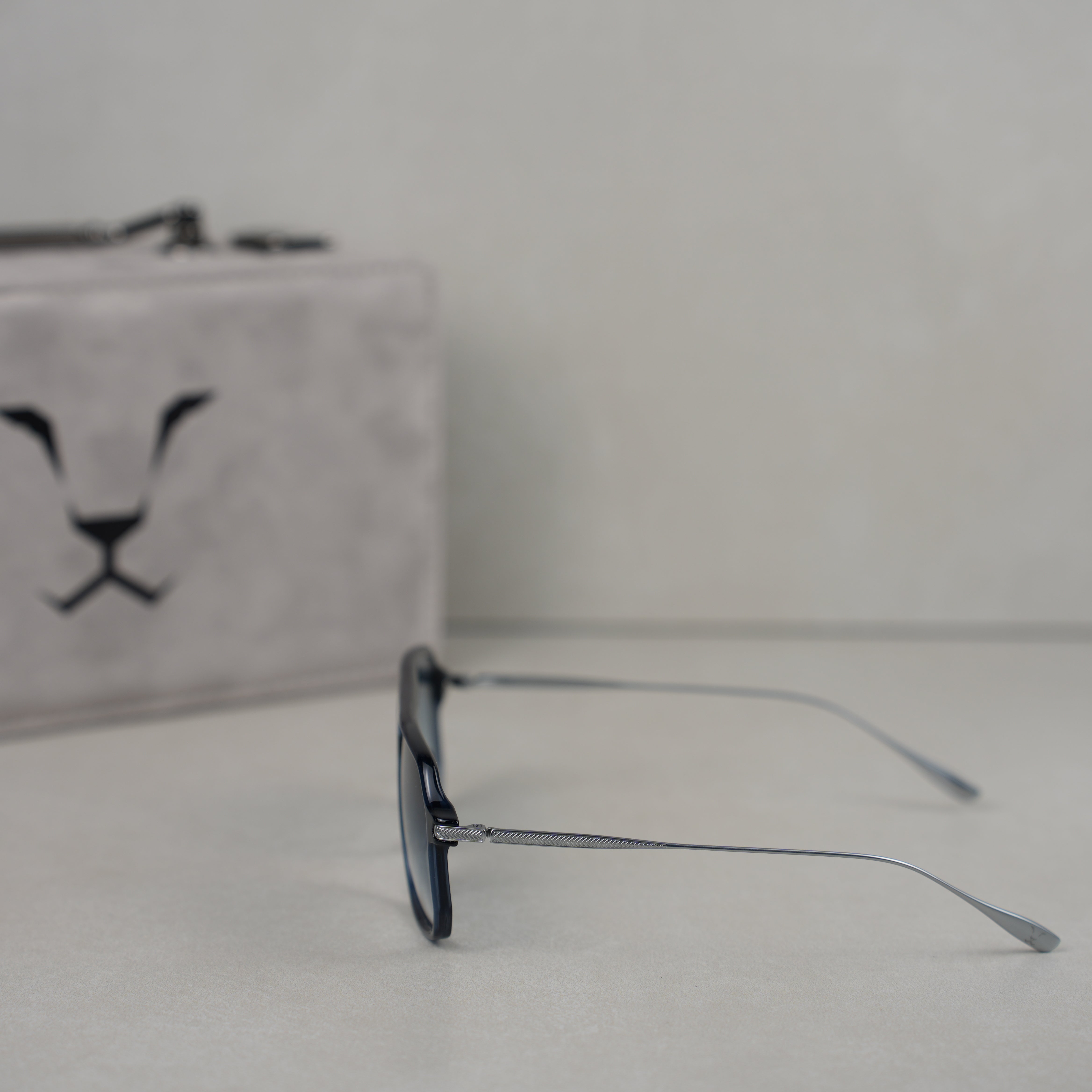 MAJESTIC BLUE RAHEEB ( GLOSSY ) .. مجستك بلو رهيب