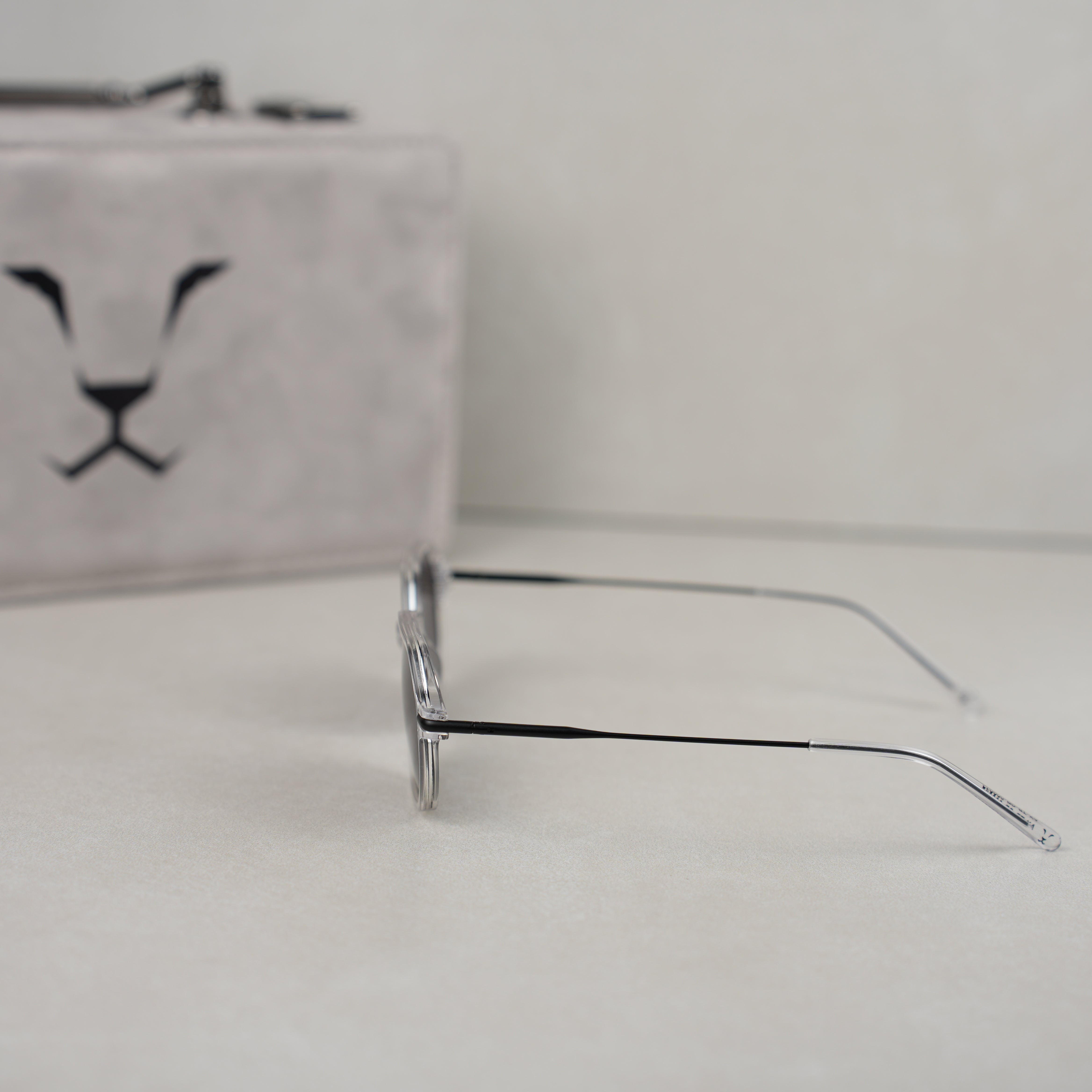 SNOW WHITE AJEEB ( GLOSSY ) .. سنو وايت عجيب