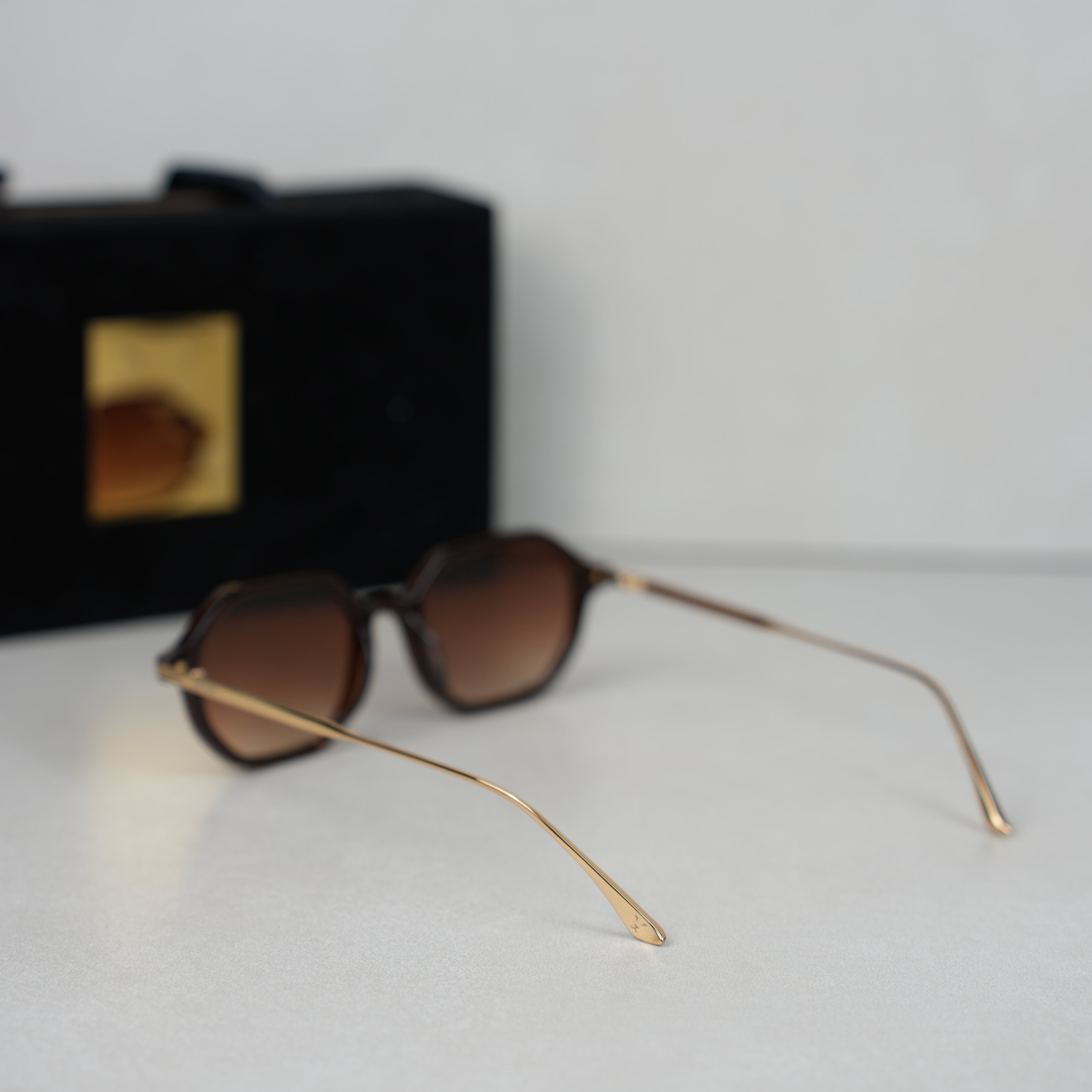 CLASSIC BROWN AJEEB .. كلاسك براون عجيب