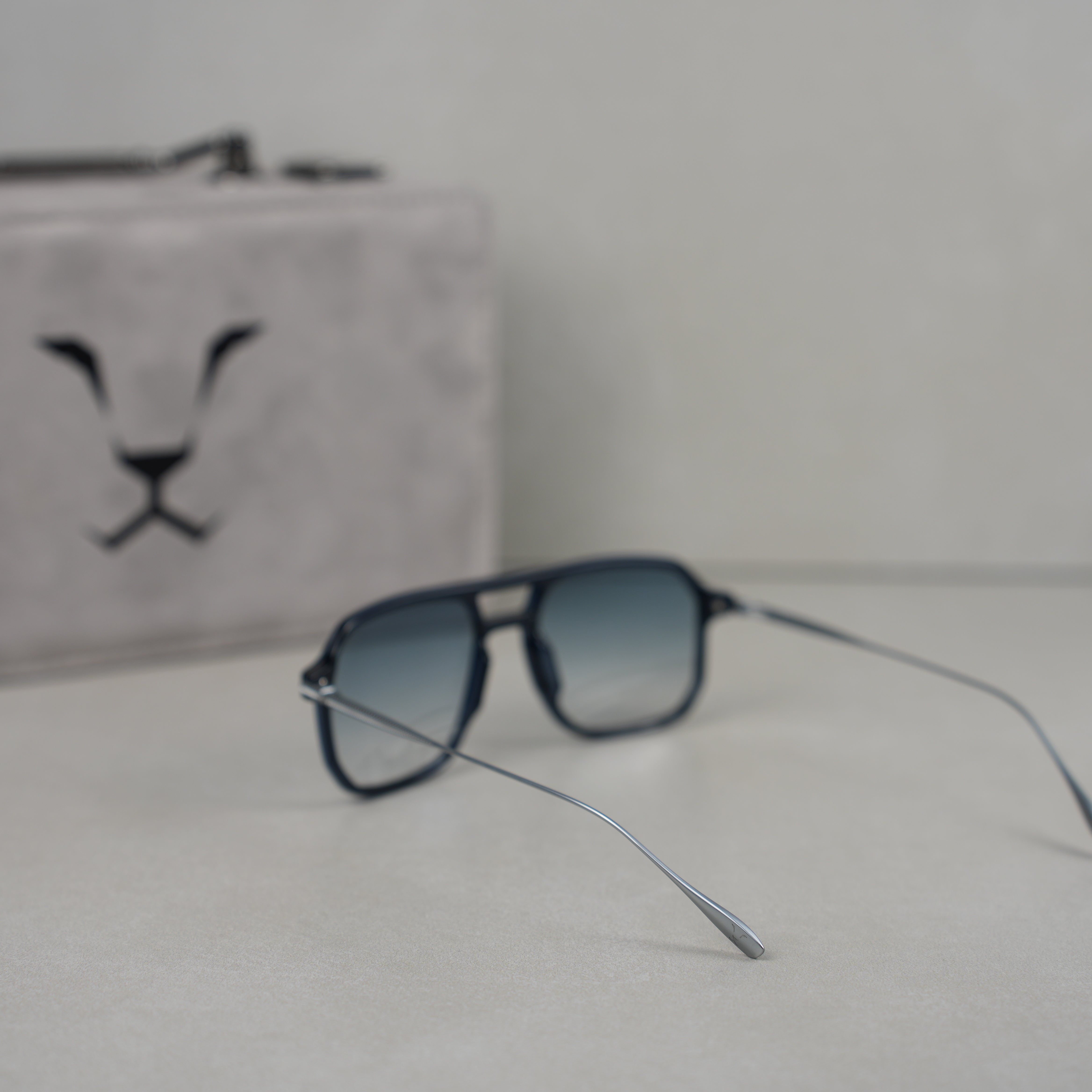 MAJESTIC BLUE RAHEEB ( GLOSSY ) .. مجستك بلو رهيب