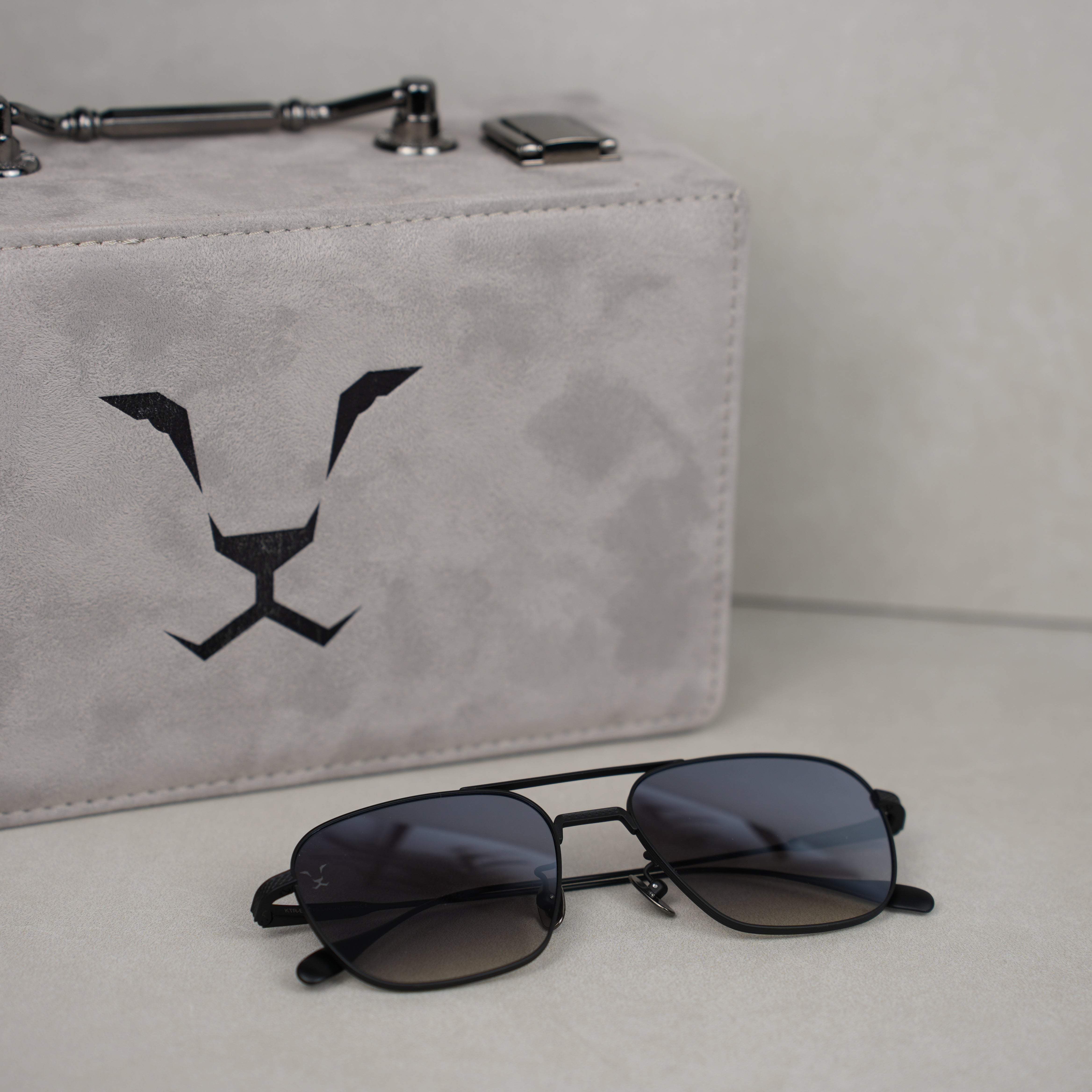 EXOTIC BLACK KAHEEL .. اكزوتك بلاك كحيل