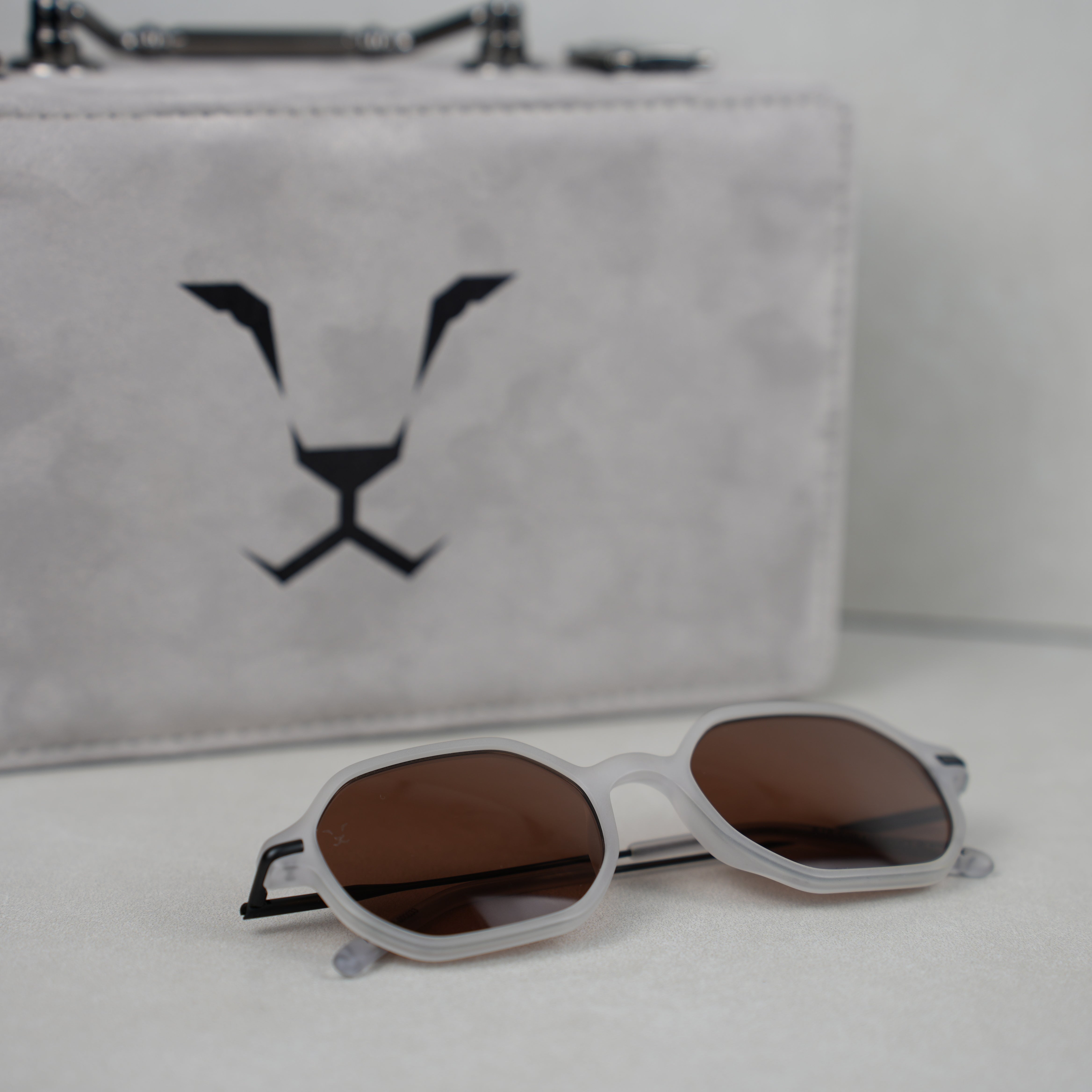 SNOW BROWN AJEEB .. سنو براون عجيب