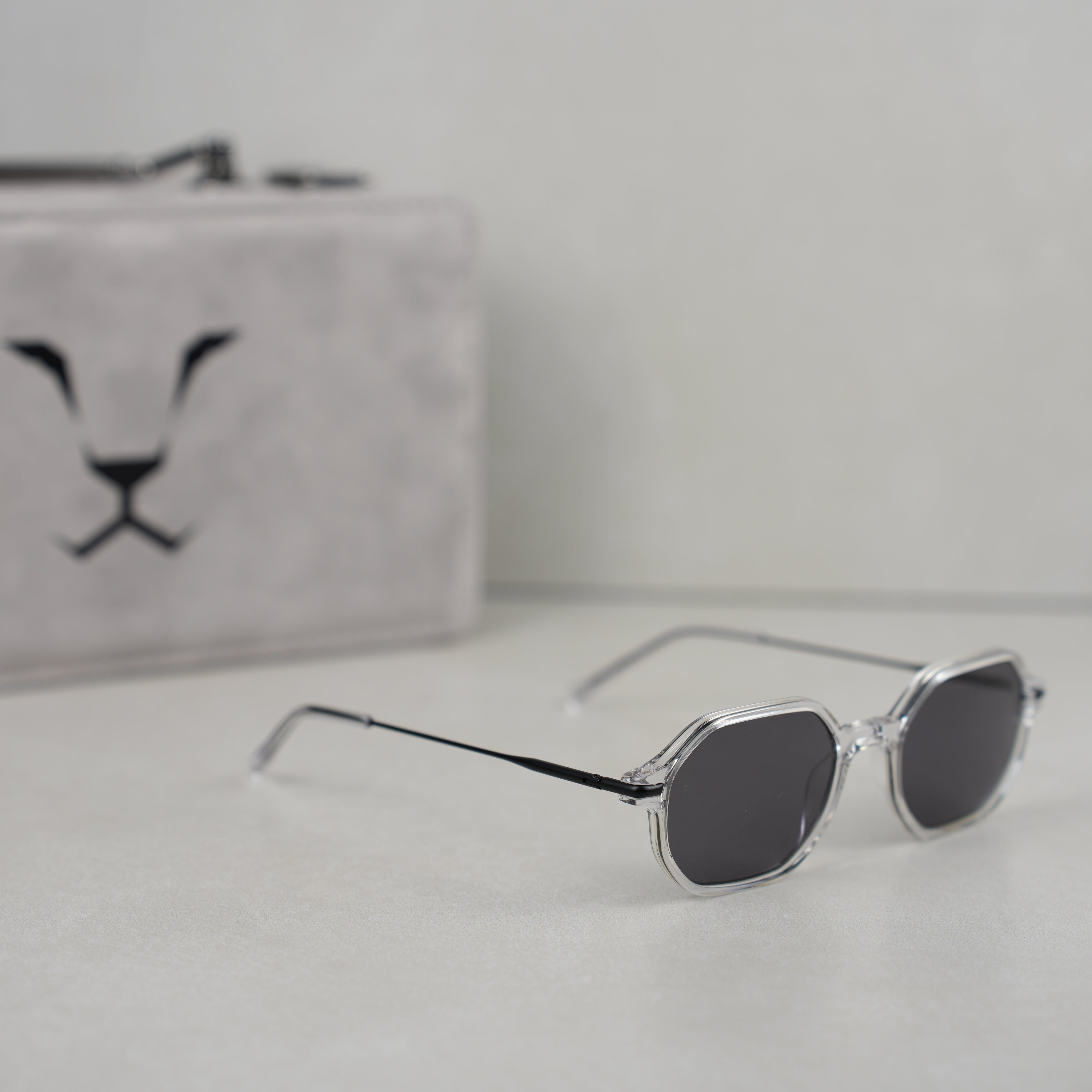 SNOW WHITE AJEEB ( GLOSSY ) .. سنو وايت عجيب