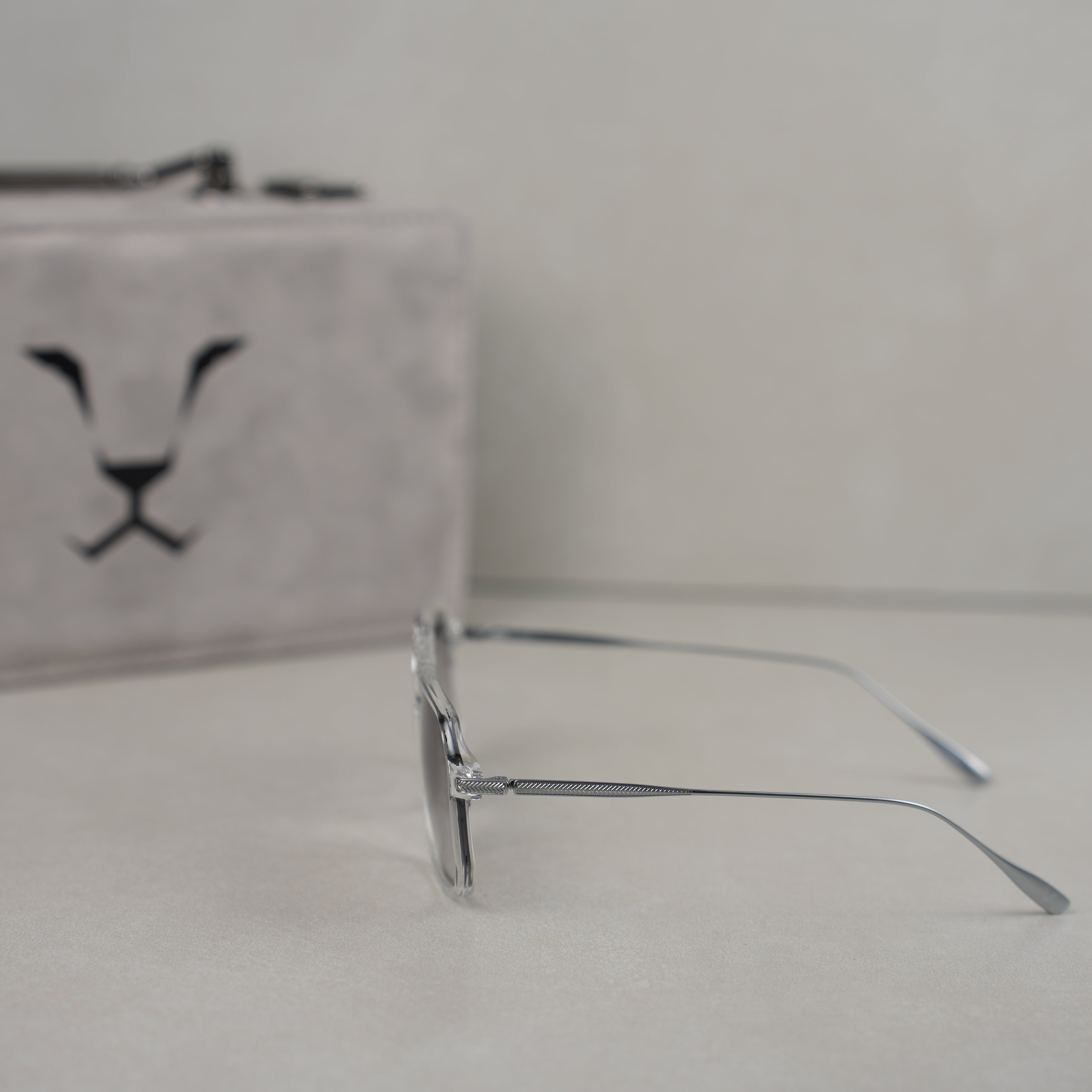 SNOW WHITE RAHEEB ( GLOSSY ) .. كريستال وايت رهيب