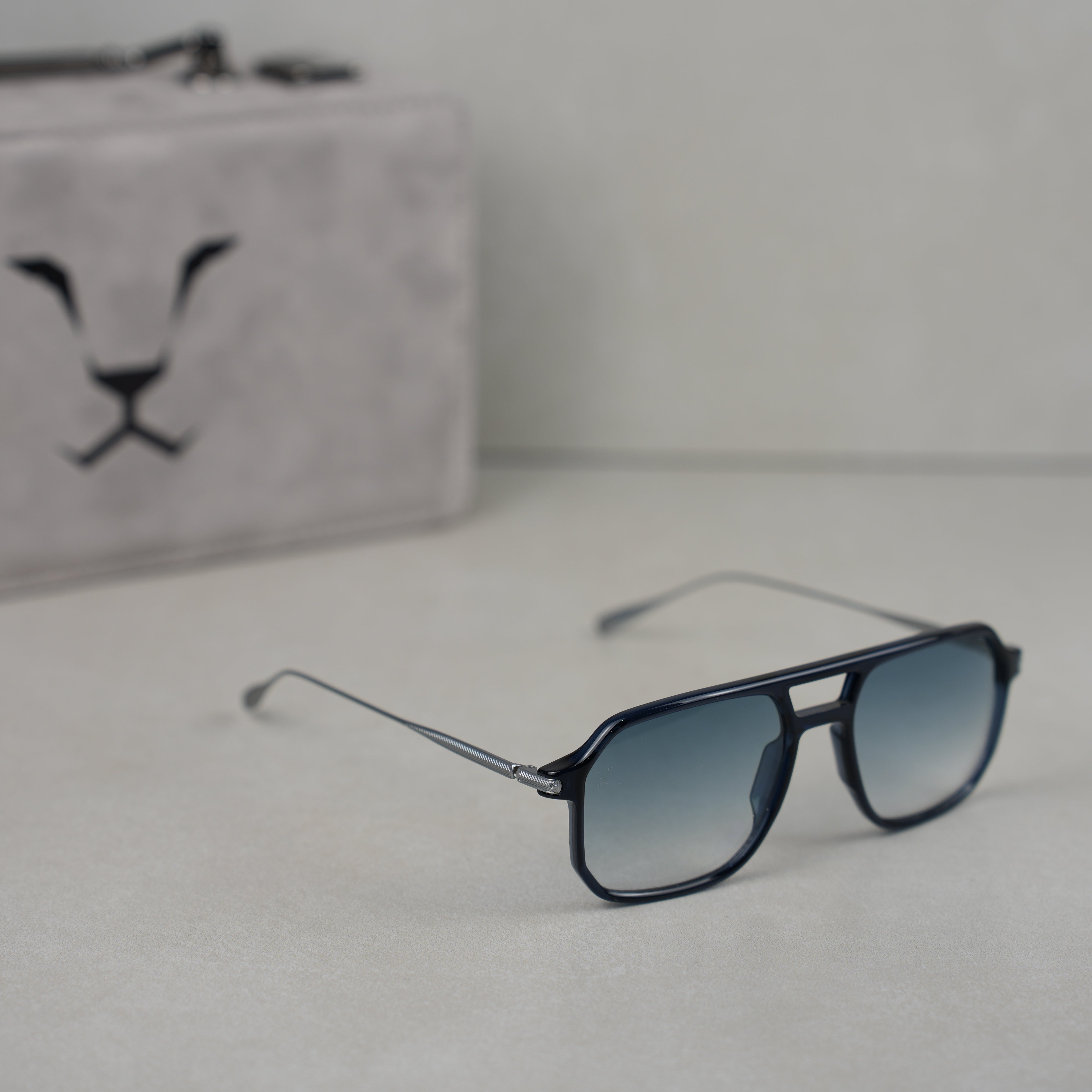 MAJESTIC BLUE RAHEEB ( GLOSSY ) .. مجستك بلو رهيب