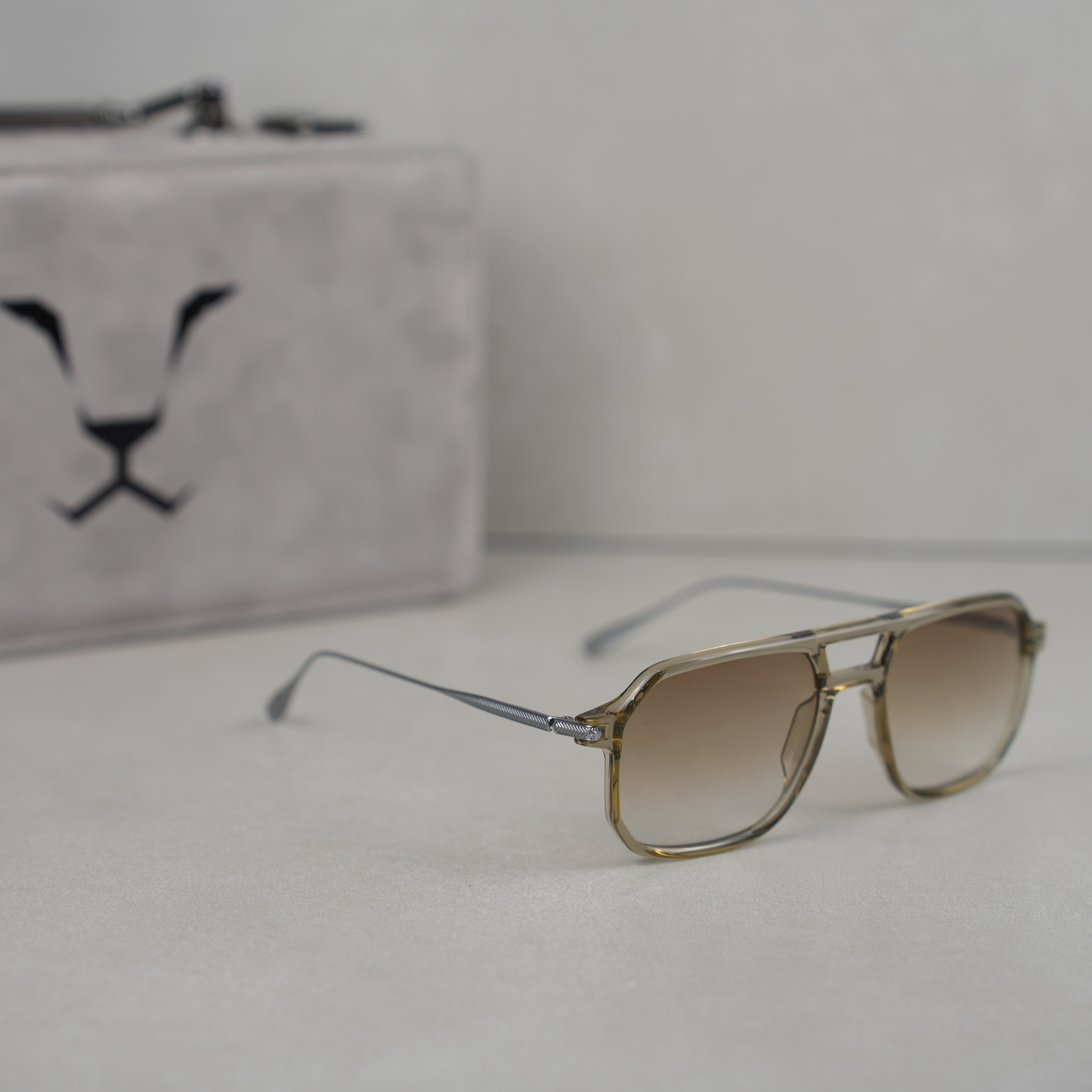 CLASSIC BROWN RAHEEB ( GLOSSY ) .. كلاسك براون رهيب