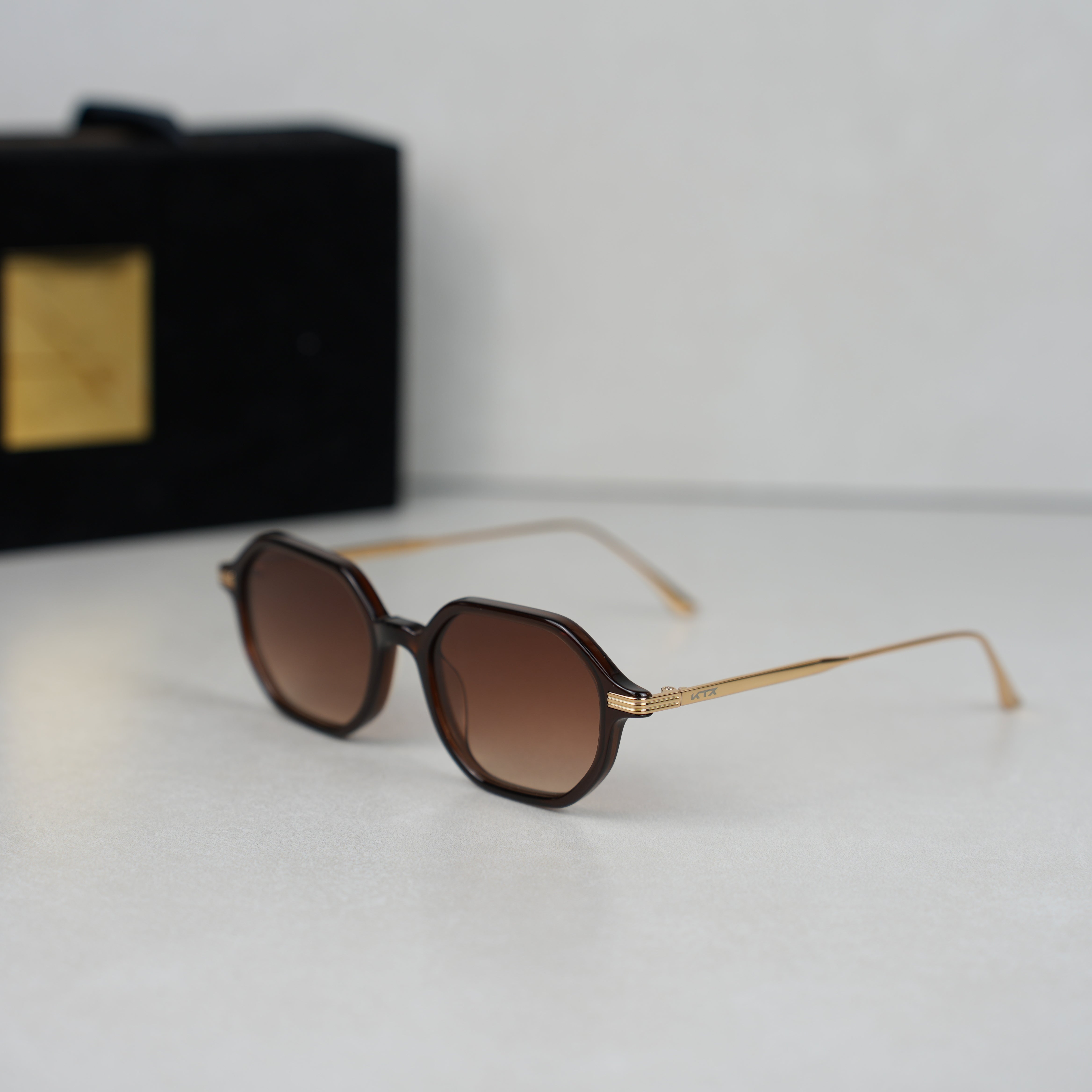 CLASSIC BROWN AJEEB .. كلاسك براون عجيب