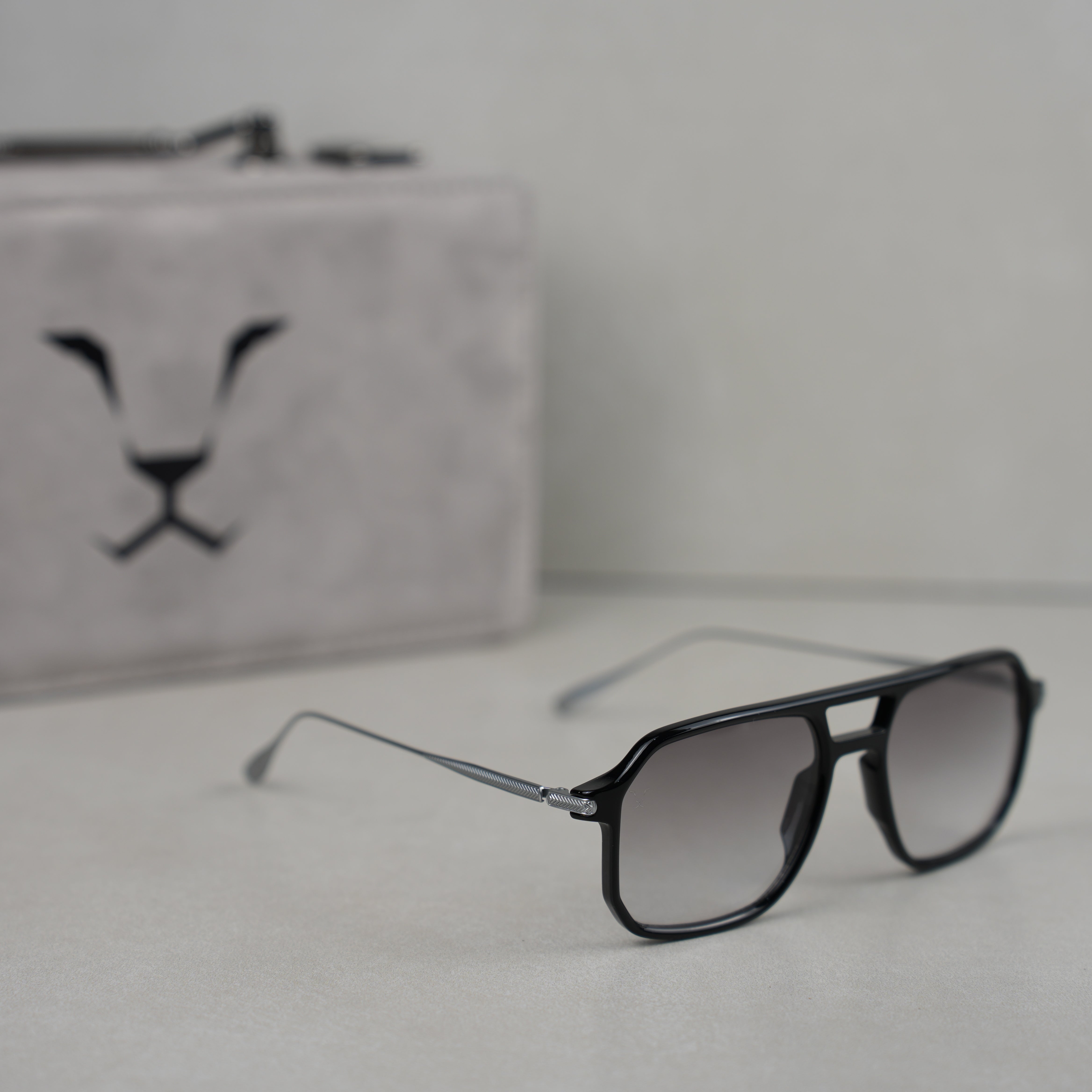 EXOTIC BLACK RAHEEB ( GLOSSY ) .. اكزوتك بلاك رهيب